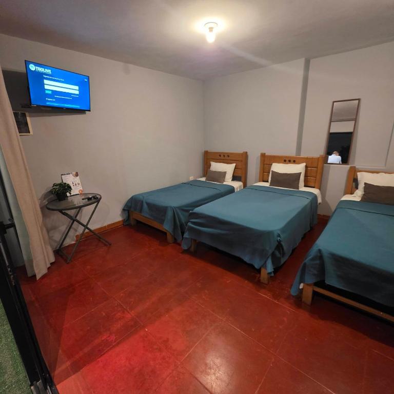 Lima Airport Hostel - FREE AIRPORT PICK UP - Habitación Triple con baño privado - 15