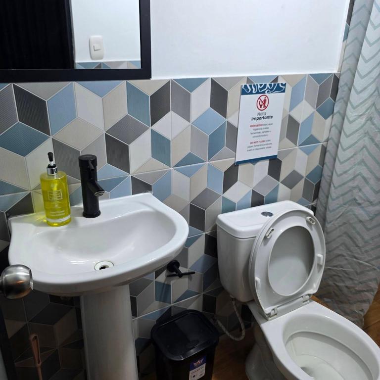Lima Airport Hostel - FREE AIRPORT PICK UP - Habitación Individual con baño privado - 49