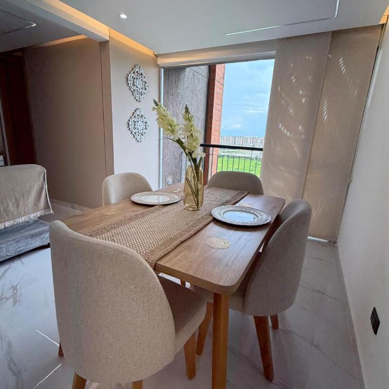Moderno y Exclusivo Apto cerca a Jardín Plaza - Two-Bedroom Apartment - 11