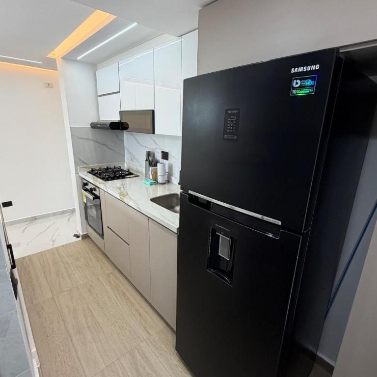 Moderno y Exclusivo Apto cerca a Jardín Plaza - Two-Bedroom Apartment - 12