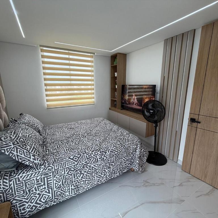 Moderno y Exclusivo Apto cerca a Jardín Plaza - Two-Bedroom Apartment - 14