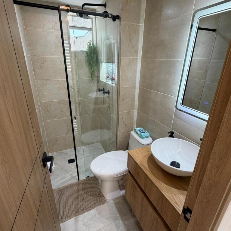 Moderno y Exclusivo Apto cerca a Jardín Plaza - Two-Bedroom Apartment - 21
