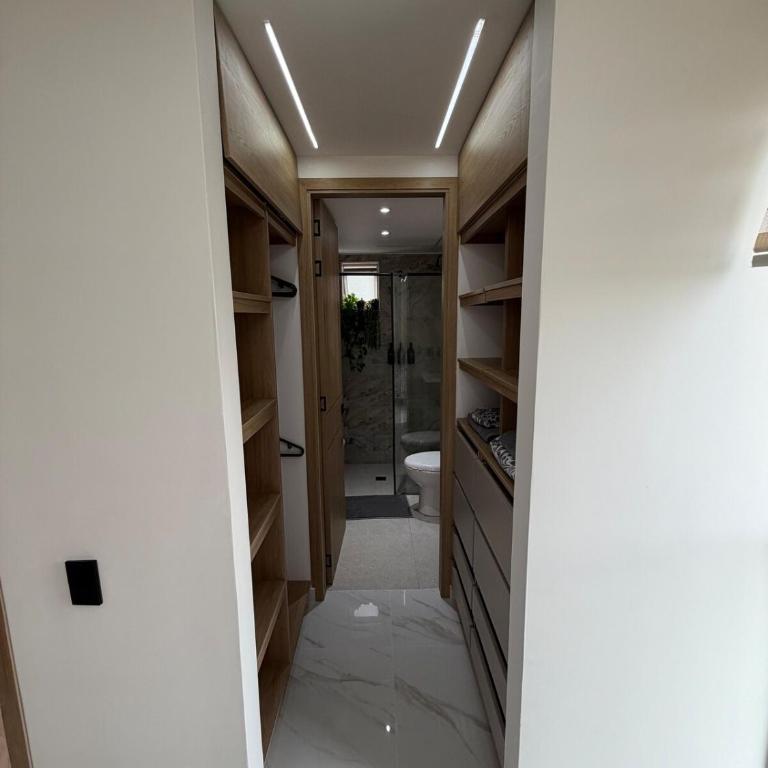 Moderno y Exclusivo Apto cerca a Jardín Plaza - Two-Bedroom Apartment - 22