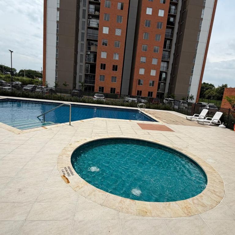 Moderno y Exclusivo Apto cerca a Jardín Plaza - Two-Bedroom Apartment - 24