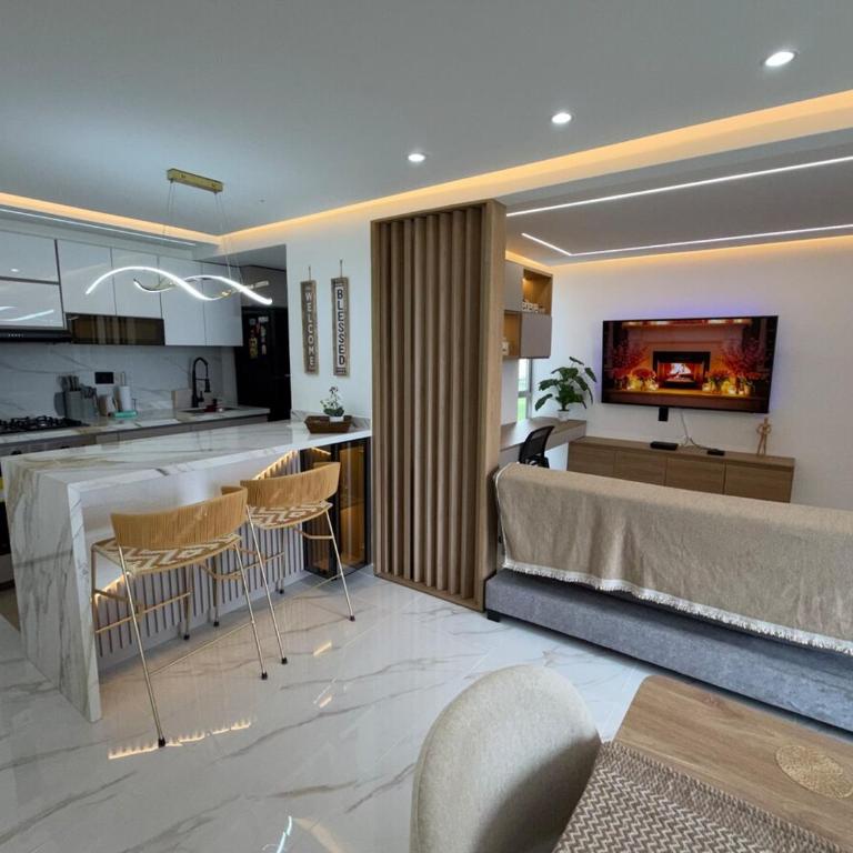 Moderno y Exclusivo Apto cerca a Jardín Plaza - Two-Bedroom Apartment - 1