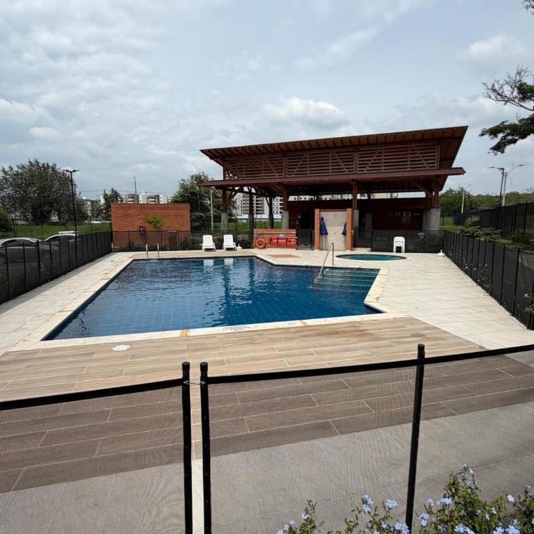 Moderno y Exclusivo Apto cerca a Jardín Plaza - Two-Bedroom Apartment - 27