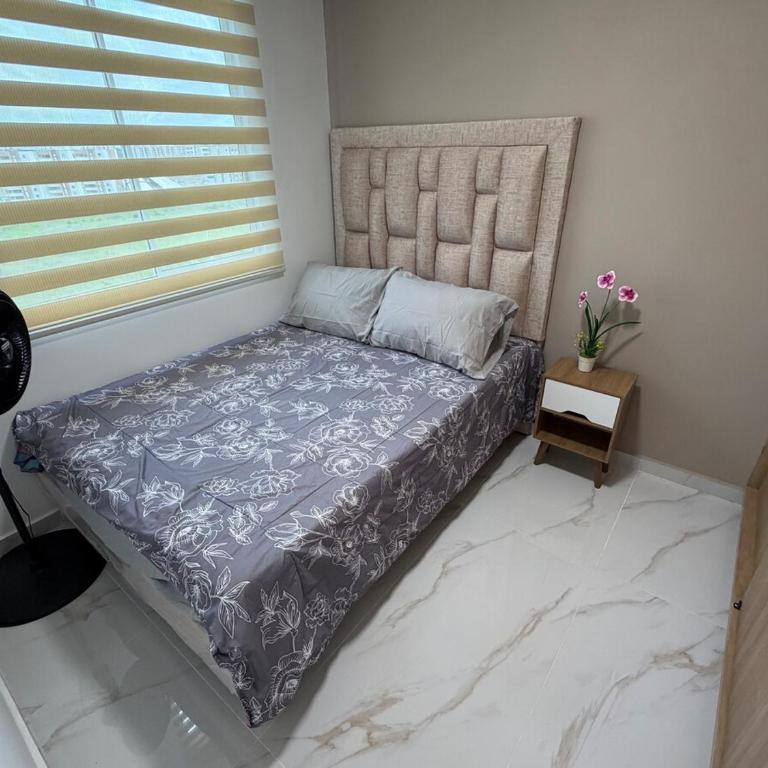 Moderno y Exclusivo Apto cerca a Jardín Plaza - Two-Bedroom Apartment - 30