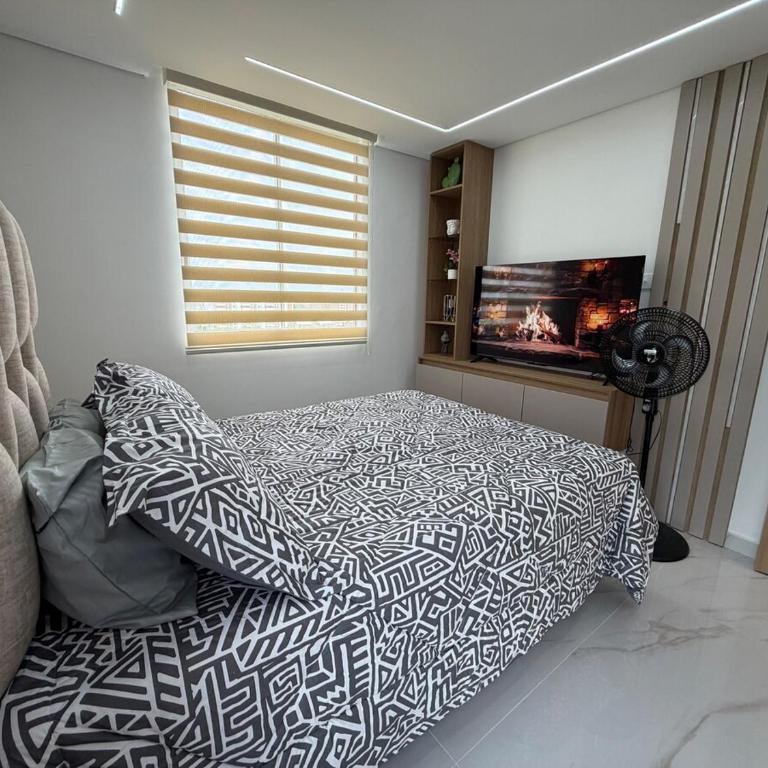 Moderno y Exclusivo Apto cerca a Jardín Plaza - Two-Bedroom Apartment - 32