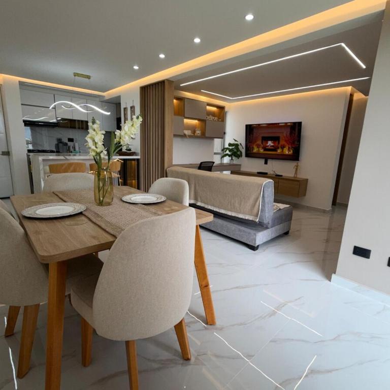 Moderno y Exclusivo Apto cerca a Jardín Plaza - Two-Bedroom Apartment - 34