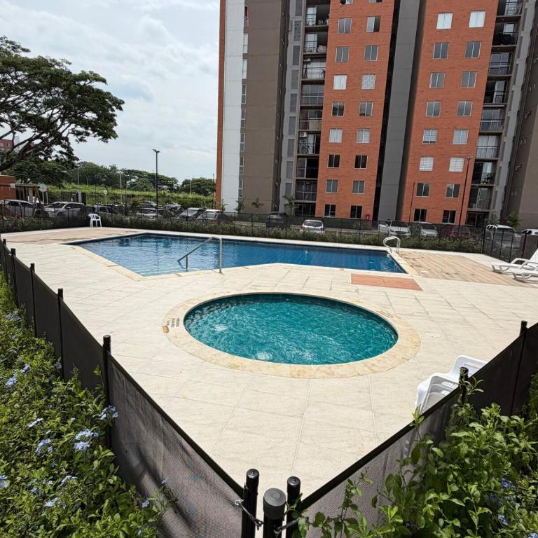 Moderno y Exclusivo Apto cerca a Jardín Plaza - Two-Bedroom Apartment - 38