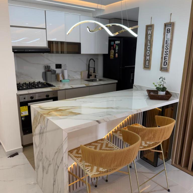 Moderno y Exclusivo Apto cerca a Jardín Plaza - Two-Bedroom Apartment - 5
