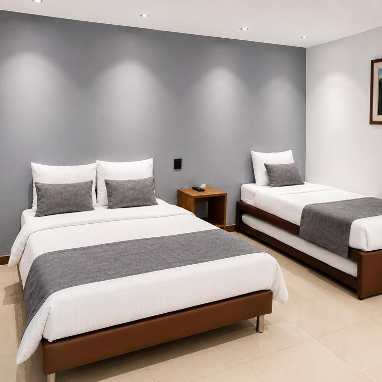 Hotel Laureles Loft - Junior Suite with Fan - 13
