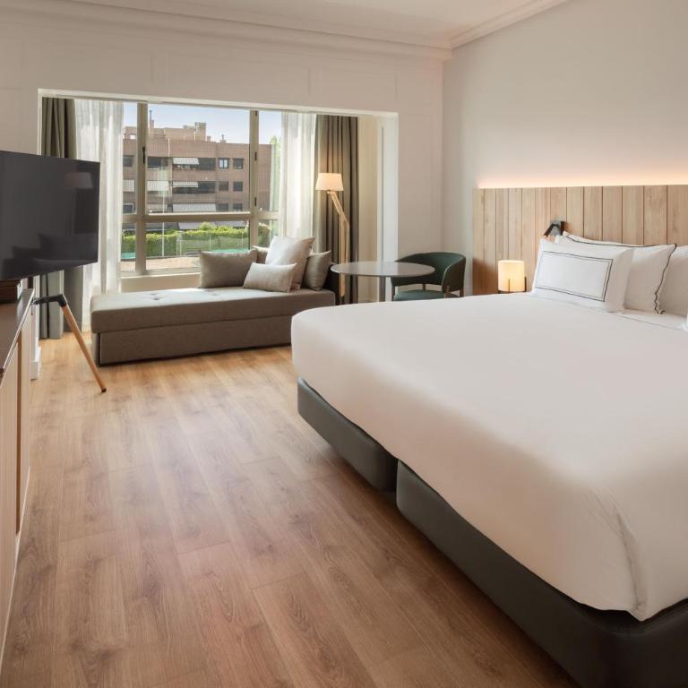 Meliá Madrid Barajas - Superior Doppelzimmer mit Poolblick - 2
