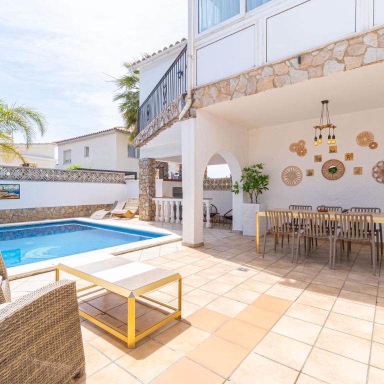 Beautiful villa with swimming pool - Ferienhaus mit 4 Zimmern - 3