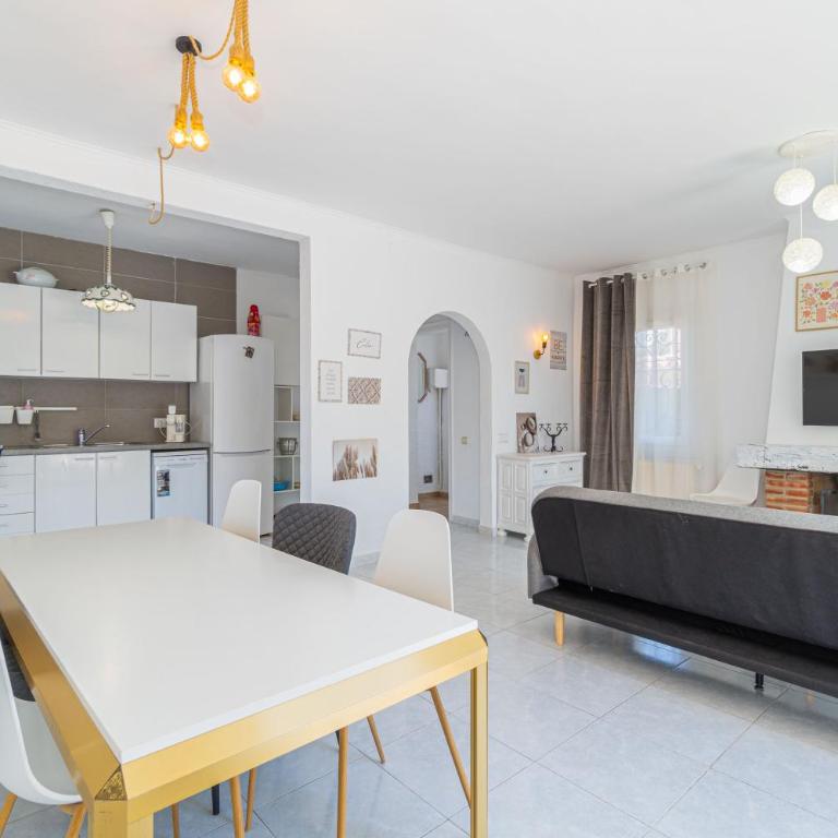 Beautiful villa with swimming pool - Ferienhaus mit 4 Zimmern - 6