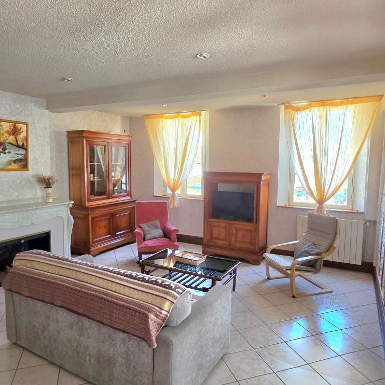 Grand Appart avec loggia - centre ville - thermes - aquensis - parking privé - Appartamento con 2 Camere da Letto - 5