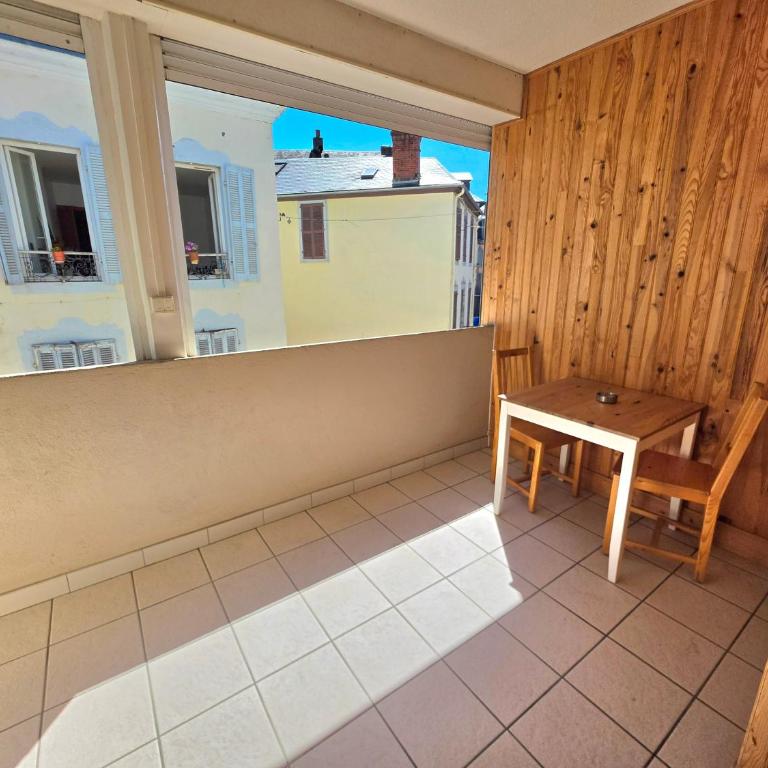 Grand Appart avec loggia - centre ville - thermes - aquensis - parking privé - Appartamento con 2 Camere da Letto - 11