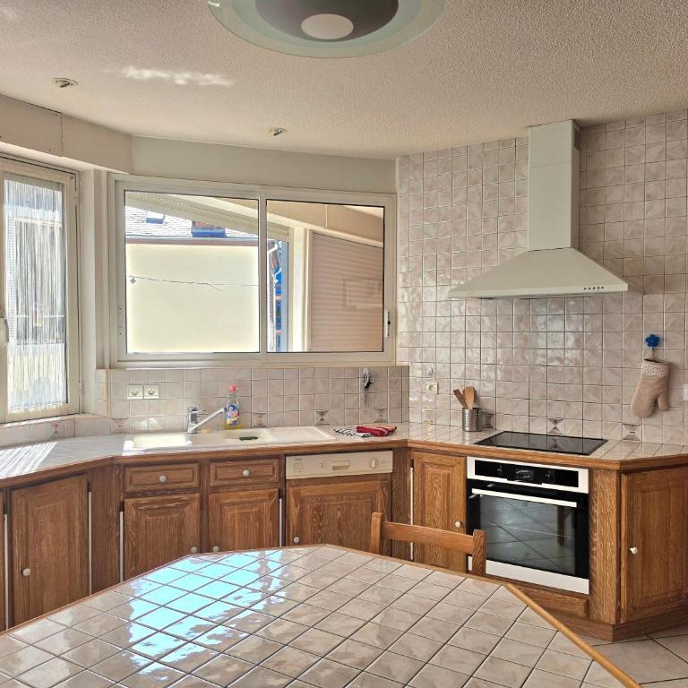 Grand Appart avec loggia - centre ville - thermes - aquensis - parking privé - Appartamento con 2 Camere da Letto - 16