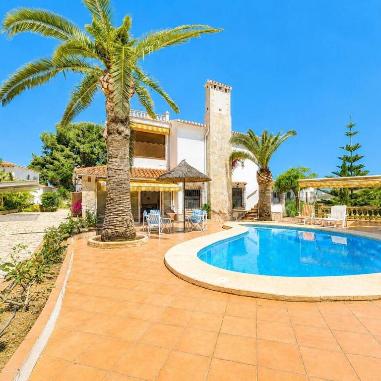 Planta baja independiente en villa con piscina - Appartement - 1