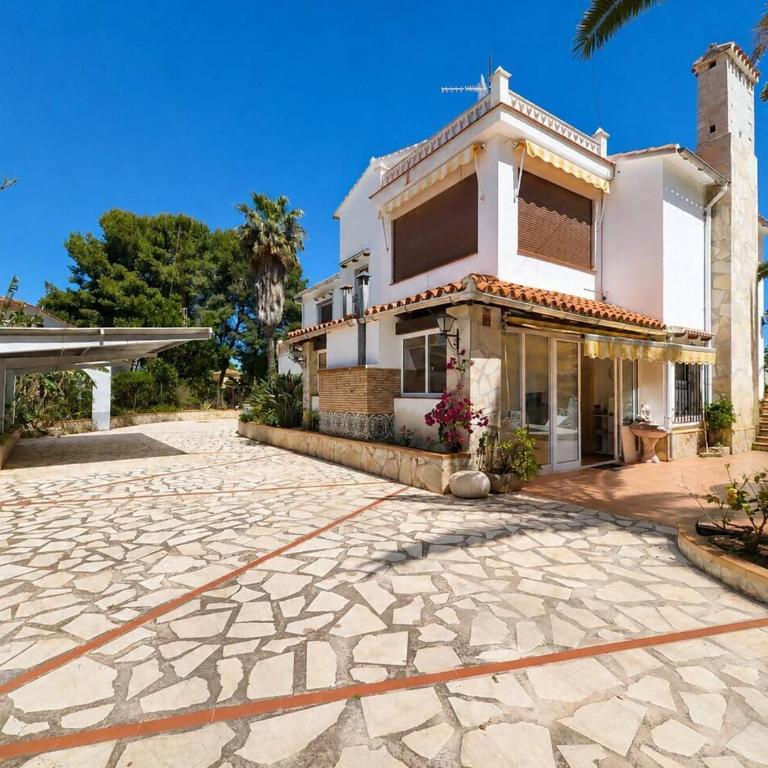 Planta baja independiente en villa con piscina - Appartement - 12