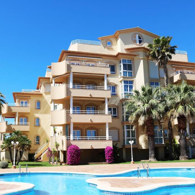 Magnificent apartment with a pool in Oliva Nova - Three-Bedroom Apartment with Balcony - 5