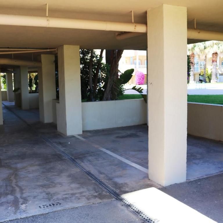 Magnificent apartment with a pool in Oliva Nova - Three-Bedroom Apartment with Balcony - 7