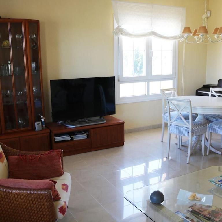 Magnificent apartment with a pool in Oliva Nova - Three-Bedroom Apartment with Balcony - 10