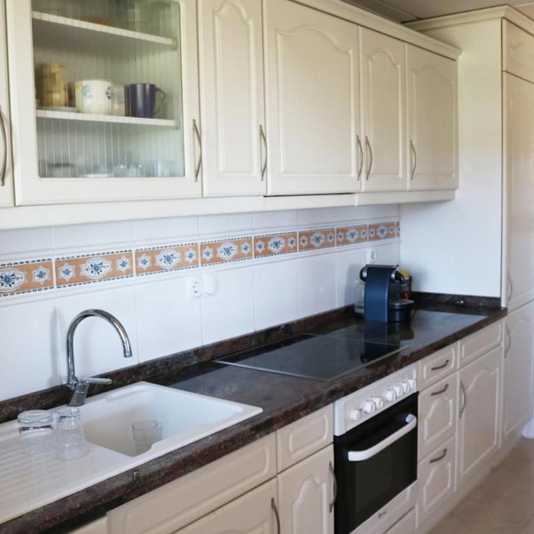 Magnificent apartment with a pool in Oliva Nova - Three-Bedroom Apartment with Balcony - 11