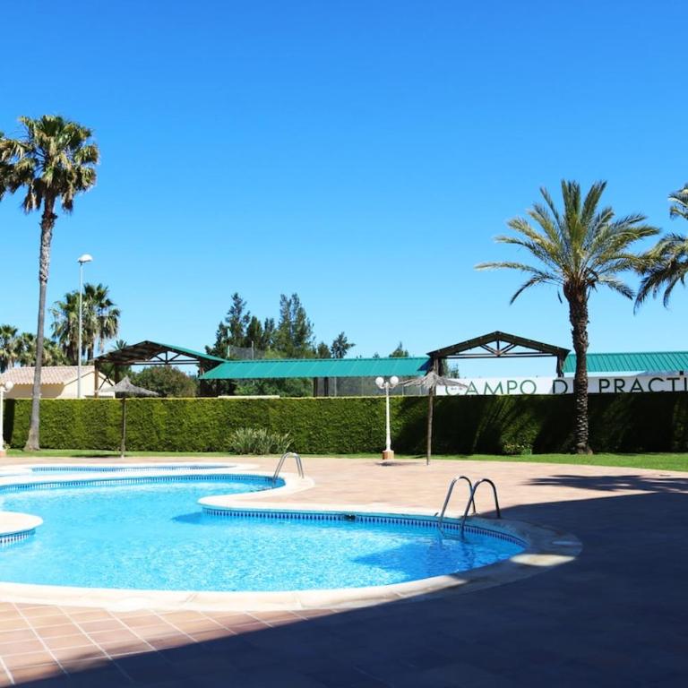 Magnificent apartment with a pool in Oliva Nova - Three-Bedroom Apartment with Balcony - 15