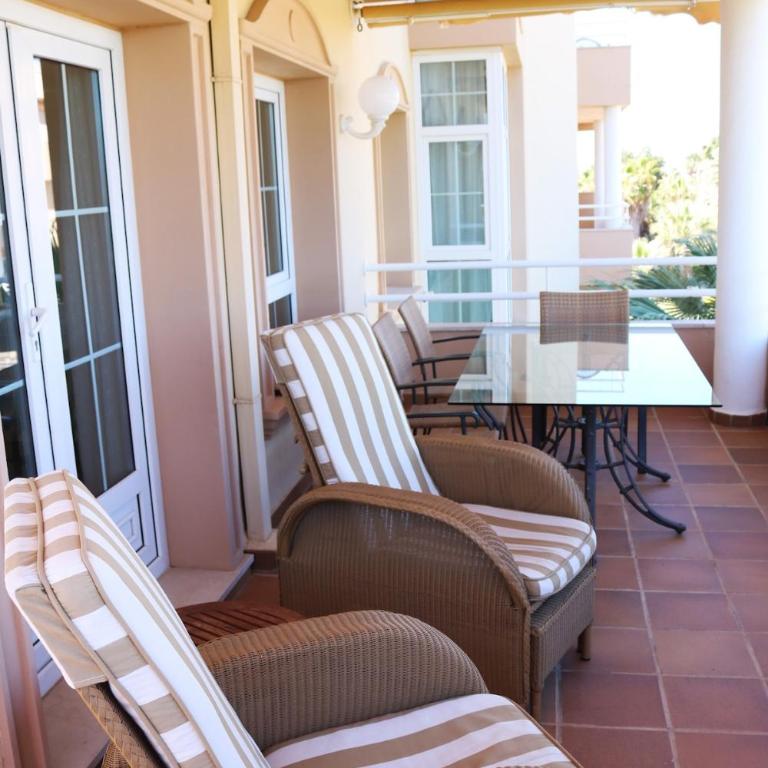 Magnificent apartment with a pool in Oliva Nova - Three-Bedroom Apartment with Balcony - 19