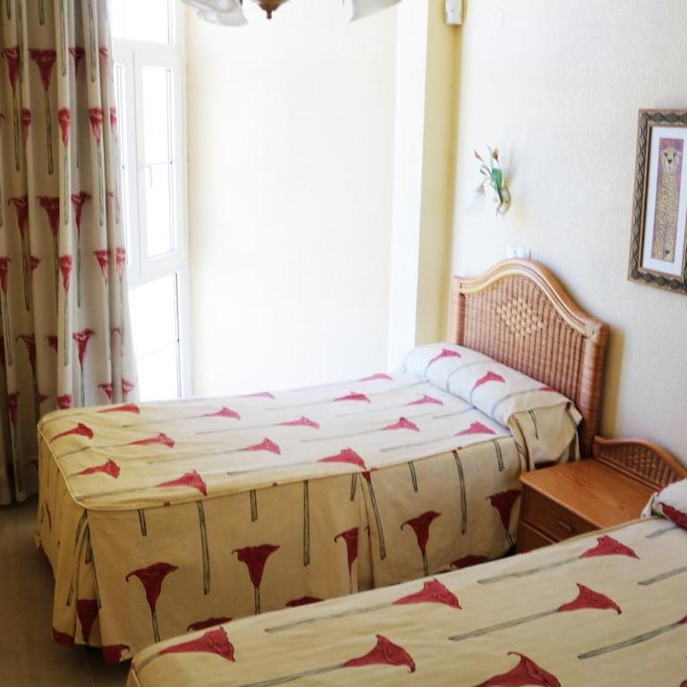 Magnificent apartment with a pool in Oliva Nova - Three-Bedroom Apartment with Balcony - 26