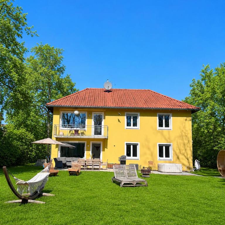 Large Munich house with 4 bedrooms in a quiet and greened villa area near Munich - Four-Bedroom House - 1