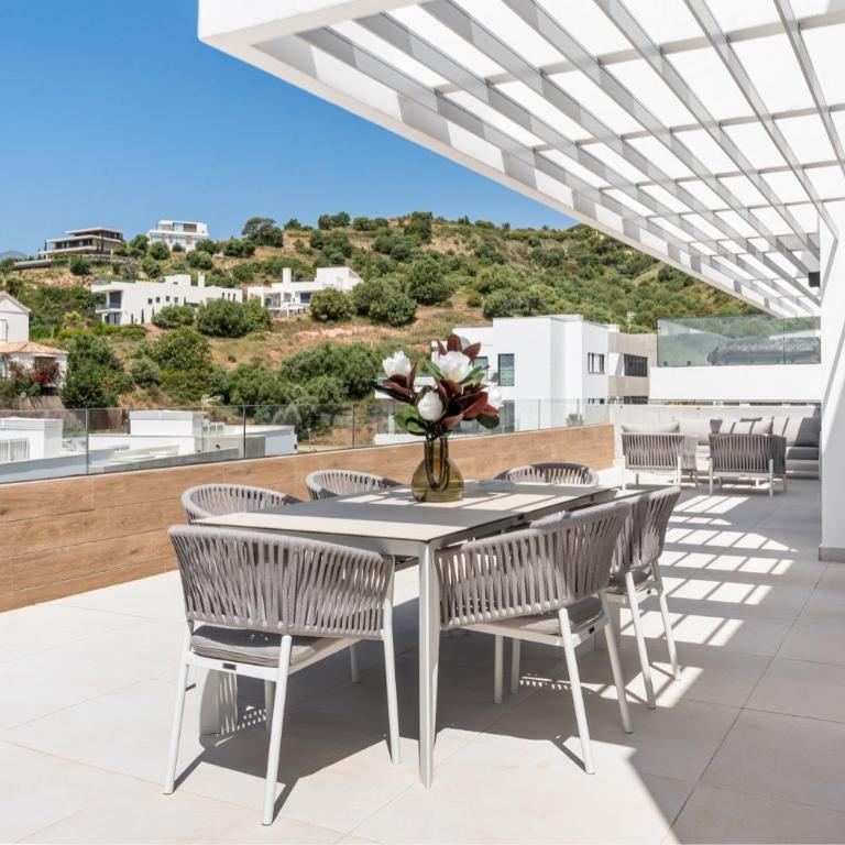 ViVi Homes - The Essence - Sea Views - Terrace - Pool - Gym - Three-Bedroom Apartment with View - 9