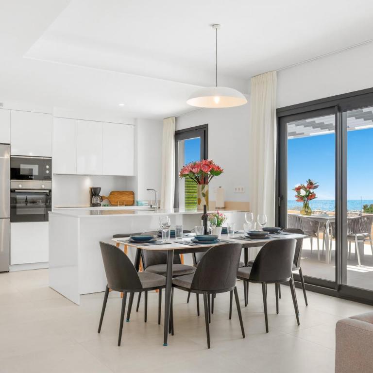 ViVi Homes - The Essence - Sea Views - Terrace - Pool - Gym - Three-Bedroom Apartment with View - 19