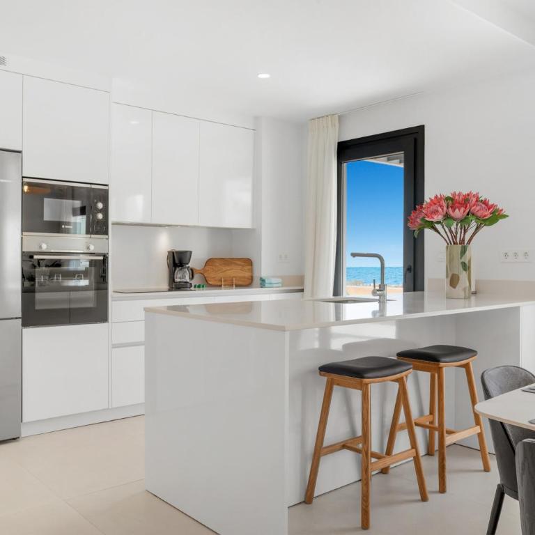 ViVi Homes - The Essence - Sea Views - Terrace - Pool - Gym - Three-Bedroom Apartment with View - 20
