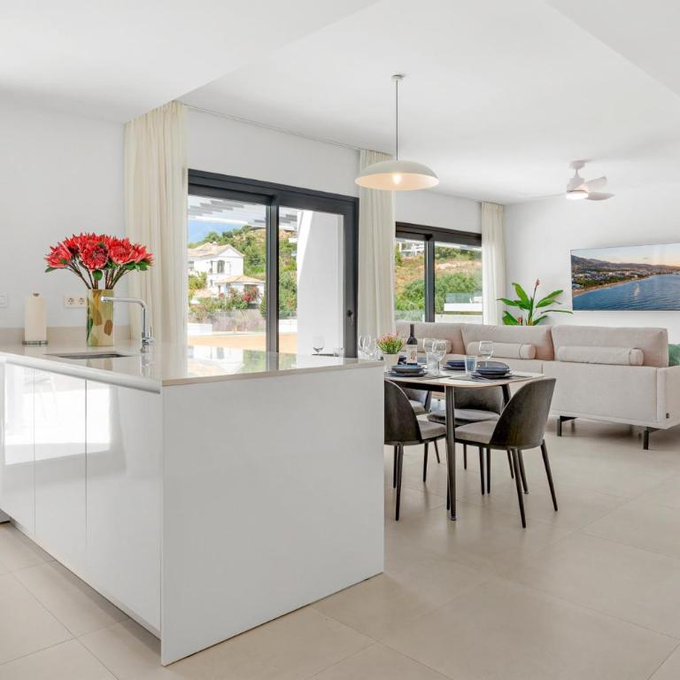 ViVi Homes - The Essence - Sea Views - Terrace - Pool - Gym - Three-Bedroom Apartment with View - 21