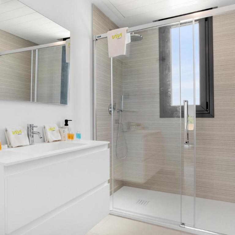ViVi Homes - The Essence - Sea Views - Terrace - Pool - Gym - Three-Bedroom Apartment with View - 24