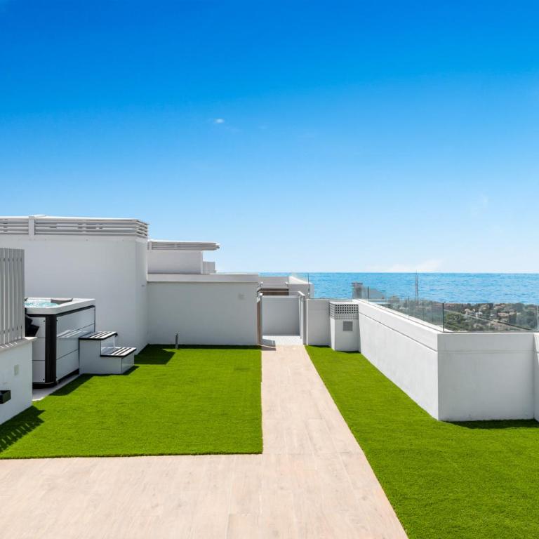 ViVi Homes - The Essence - Sea Views - Terrace - Pool - Gym - Three-Bedroom Apartment with View - 28