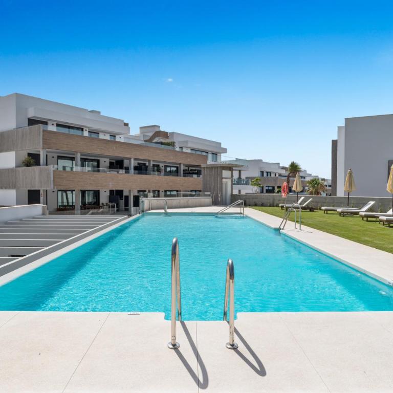 ViVi Homes - The Essence - Sea Views - Terrace - Pool - Gym - Three-Bedroom Apartment with View - 29