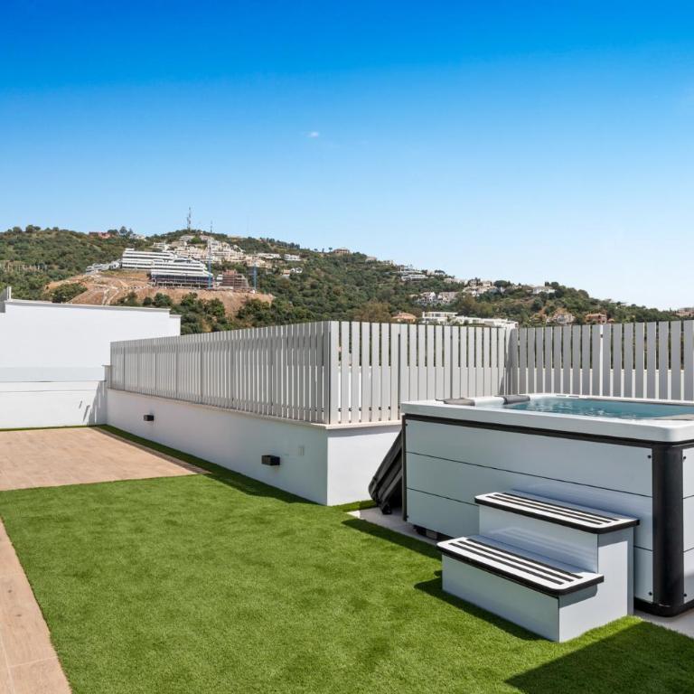 ViVi Homes - The Essence - Sea Views - Terrace - Pool - Gym - Three-Bedroom Apartment with View - 30