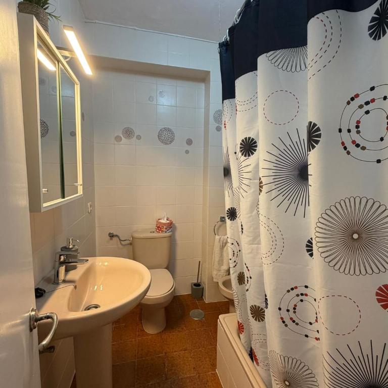 Apartamentos María - Camera Familiare con Bagno Privato - 8