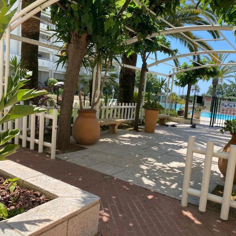 One-bedroom apartment with balcony, sea and park views, air conditioning, swimming pool and parking - One-Bedroom Apartment - 6