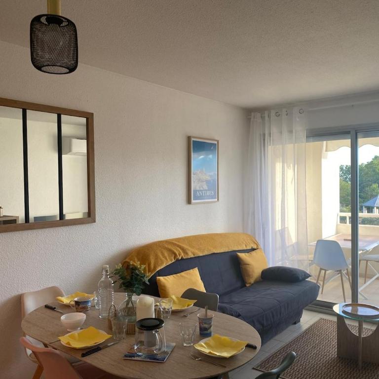 One-bedroom apartment with balcony, sea and park views, air conditioning, swimming pool and parking - One-Bedroom Apartment - 5