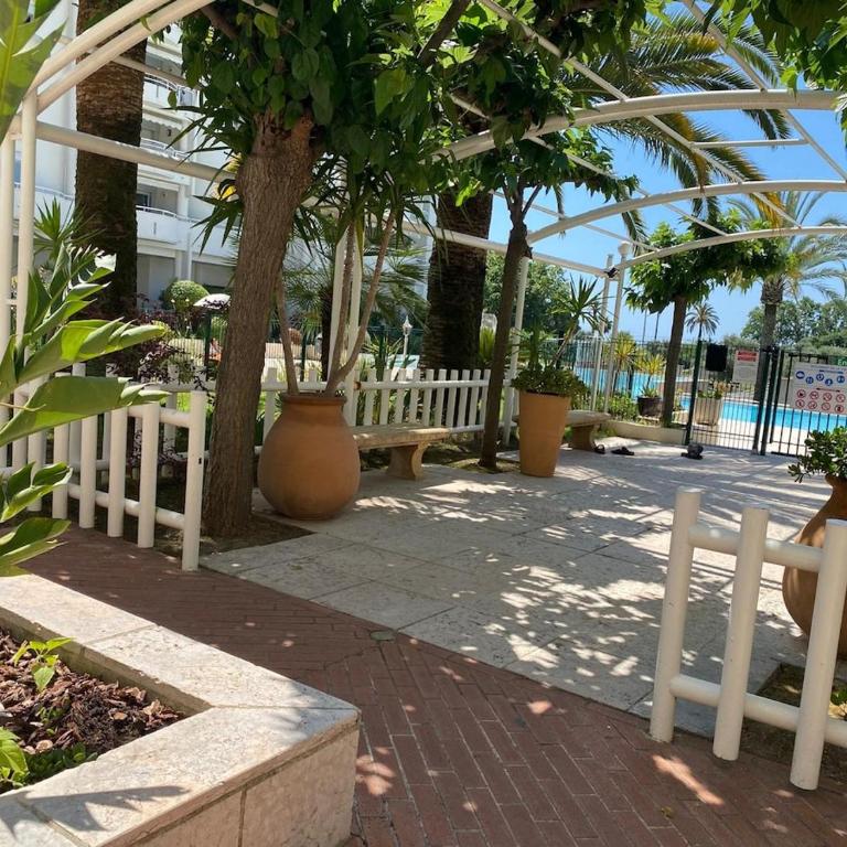 One-bedroom apartment with balcony, sea and park views, air conditioning, swimming pool and parking - One-Bedroom Apartment - 15