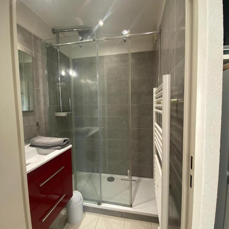 One-bedroom apartment with balcony, sea and park views, air conditioning, swimming pool and parking - One-Bedroom Apartment - 20