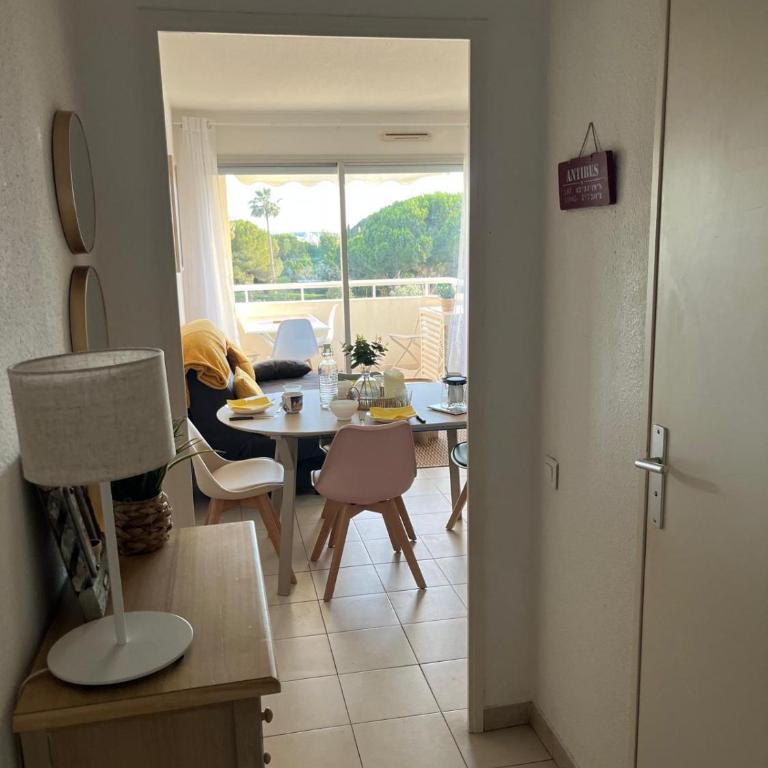 One-bedroom apartment with balcony, sea and park views, air conditioning, swimming pool and parking - One-Bedroom Apartment - 21
