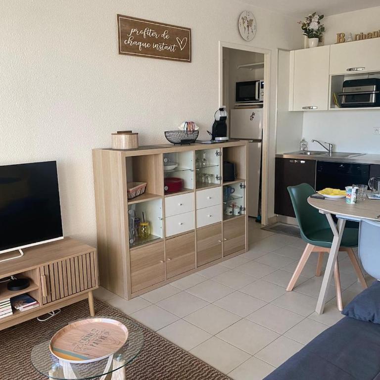 One-bedroom apartment with balcony, sea and park views, air conditioning, swimming pool and parking - One-Bedroom Apartment - 19