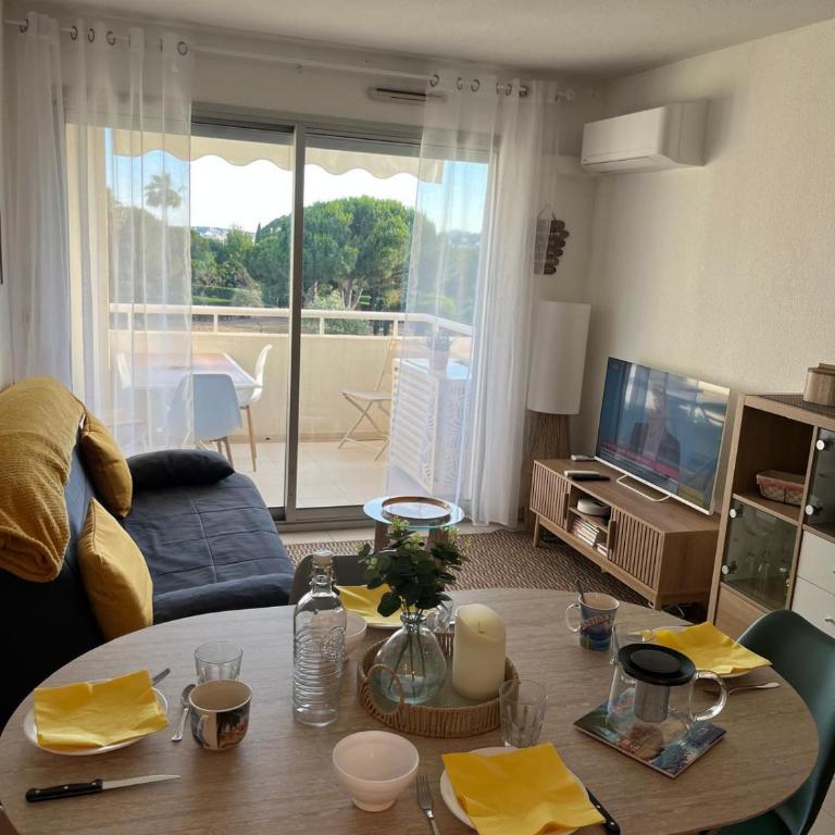 One-bedroom apartment with balcony, sea and park views, air conditioning, swimming pool and parking - One-Bedroom Apartment - 22
