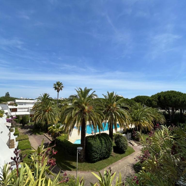 Vittoria Immobilier 6 -REGLEMENT SUR PLACE - chèques vacances acceptés - Apartment with Pool View - 1