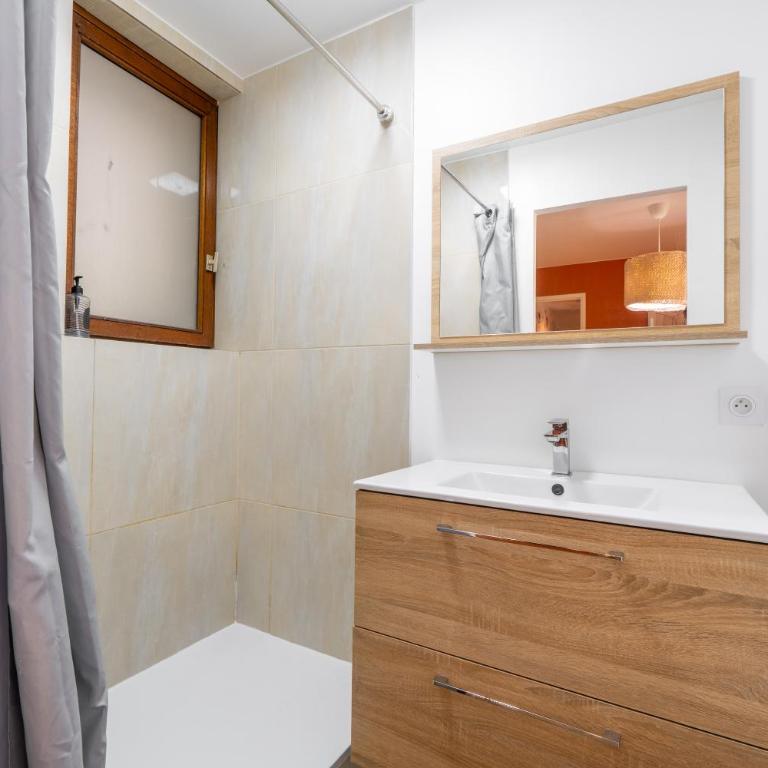 Le Cocon de Chambéry - T4 Hyper Centre & Parking - Three-Bedroom Apartment - 14